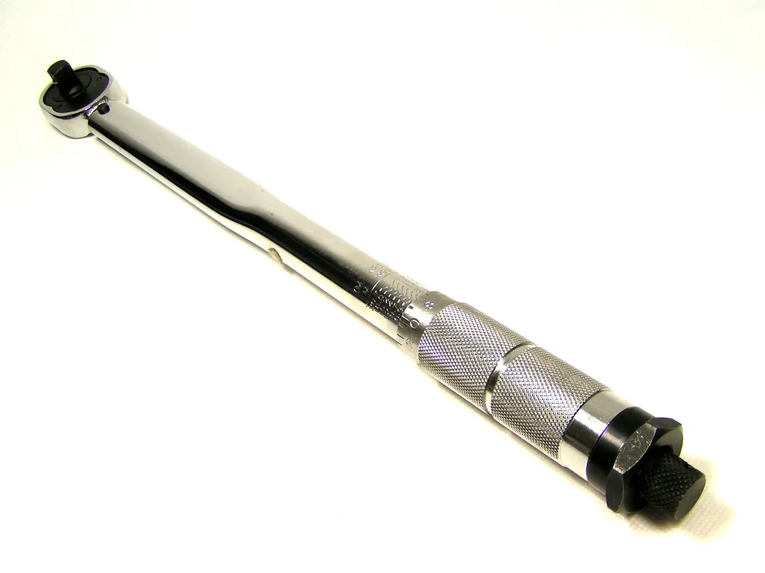 klucz-dynamometryczny-1-2-460-mm-42-210-nm