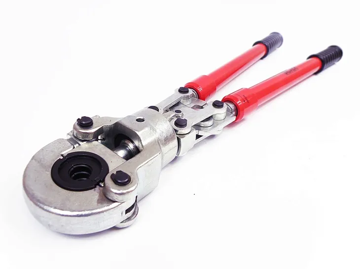 praska-zaciskarka-hydrauliczna-do-rur-pex-th-u-waga-z-opakowaniem-8-kg
