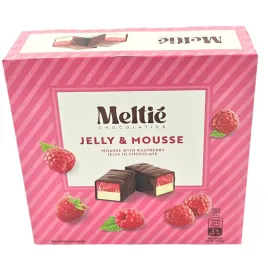 pianka-o-smaku-waniliowym-z-galaretka-o-smaku-malinowym-w-czekoladzie-400g