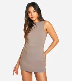 kc81211-boohoo-bezowy-krotki-kombinezon-45-s