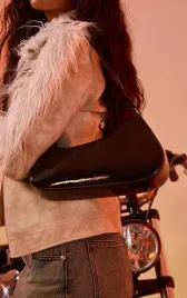 ec24208-prettylittlething-torebka-mala-lakierowana-45