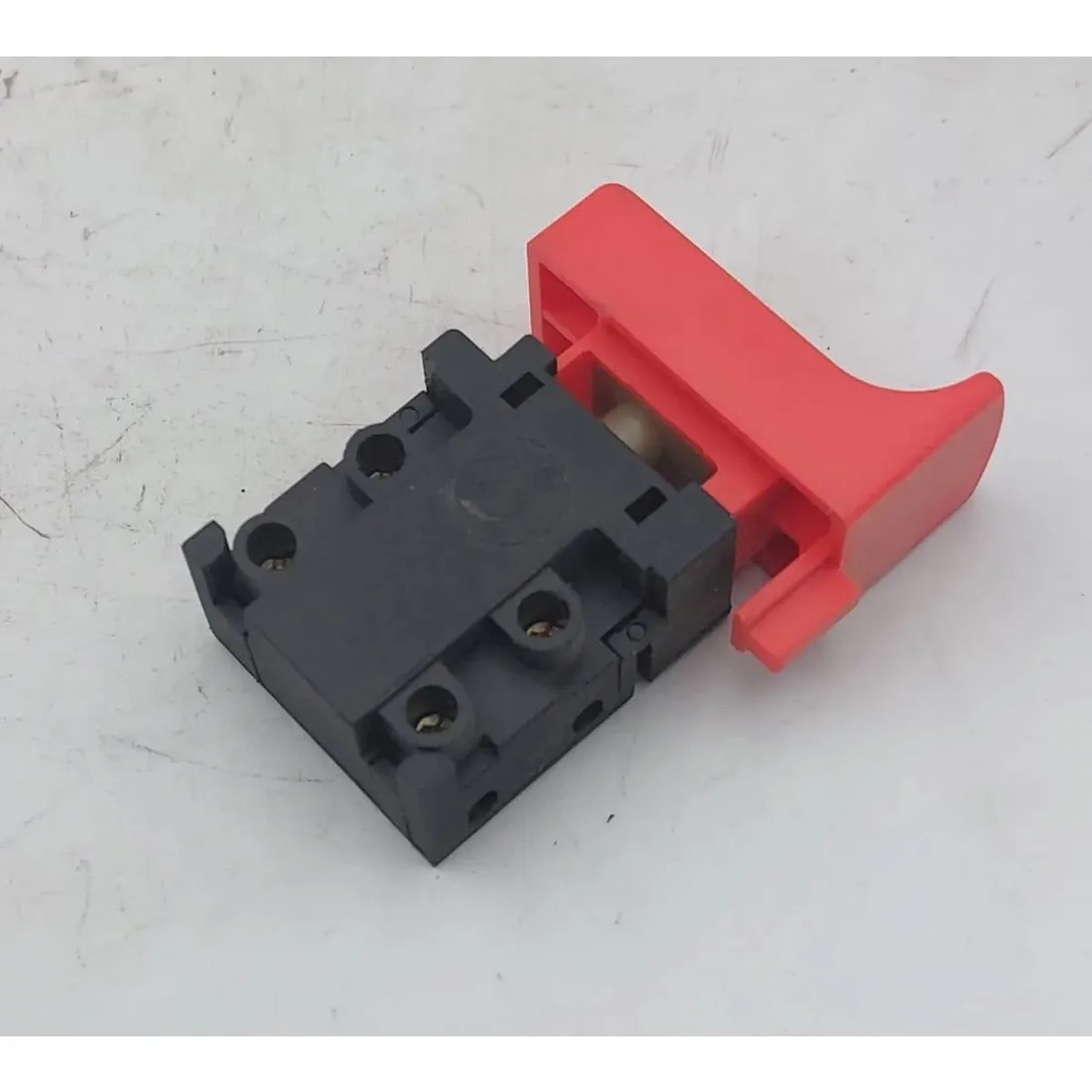 wlacznik-fa5-8-2md-8a-250v-stan-nowy