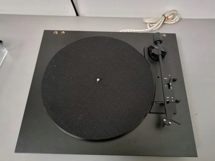 gramofon-pro-ject-a1-czarny-wbudowany-przedwzmacniacz-nie