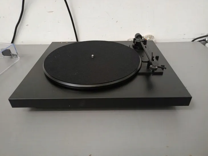 gramofon-pro-ject-a1-czarny-szerokosc-produktu-43-cm