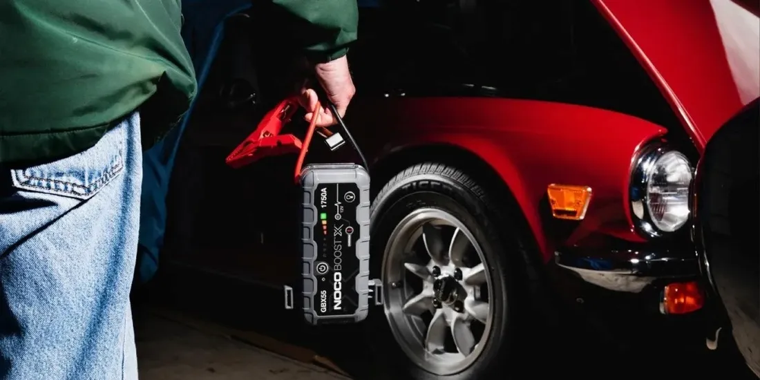gbx55-boost-x-12v-1750a-jump-starter