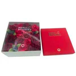 walentynki-mydlany-flower-box-czerwony-kwadratowy-prezent