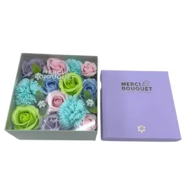 walentynki-mydlany-flower-box-niebieski-kwadratowy-prezent