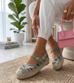 zielone-espadryle-zdobione-haftowanymi-kwiatkami-lucille