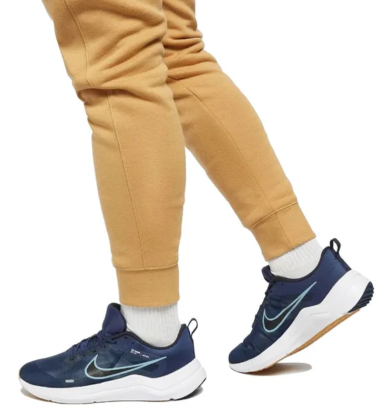 nike-downshifter-12-kolor-podeszwy-bezowy