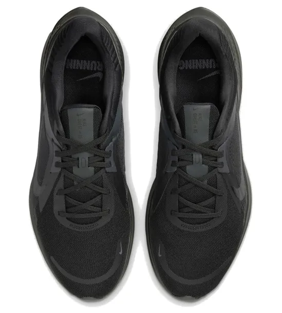 nike-quest-5-wzor-dominujacy-logo