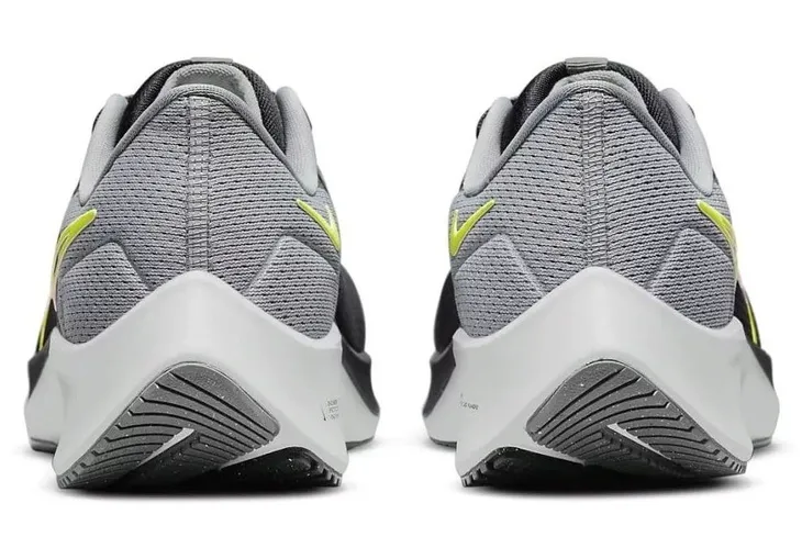 nike-air-zoom-pegasus-38-material-zewnetrzny-tkanina