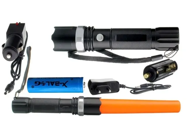 noz-krzesiwo-latarka-multitool-gwizdek