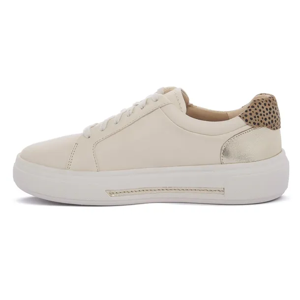 26185914-marka-clarks