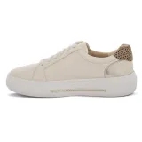 26185914-marka-clarks