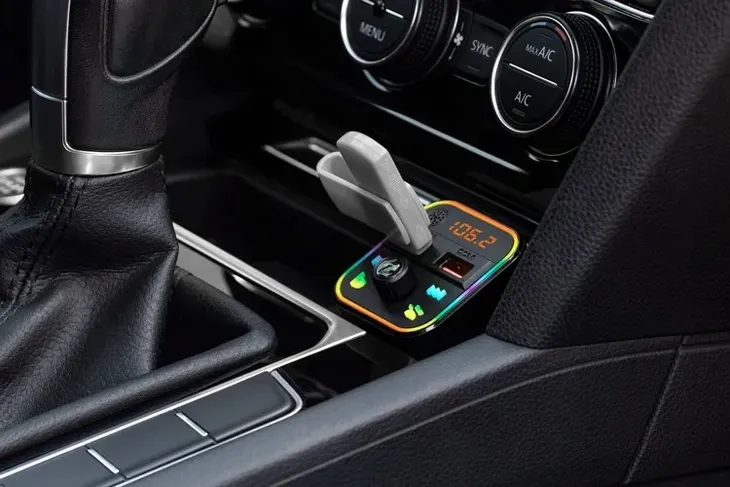 transmiter-samochodowy-fm-bluetooth-mp3-ladowarka-stan-nowy-kod-producenta-urz0479