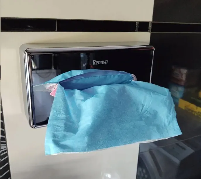 dozownik-chusteczek-renova-maxi-chrome-stan-nowy-linia-renova