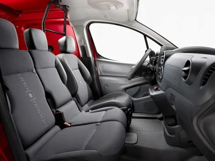 peugeot-partner-3-osoby-od-2008-przeznaczenie-komplet-siedzen