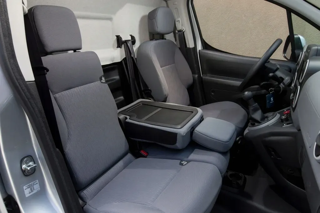 peugeot-partner-3-osoby-od-2008