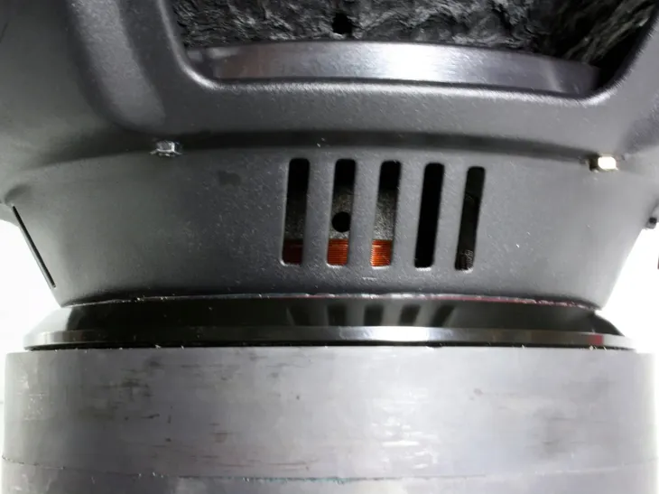 glosnik-excursion-subwoofer-12-30cm-2500w-konstrukcja-jednodrozne