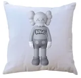 poduszka-kaws-producent