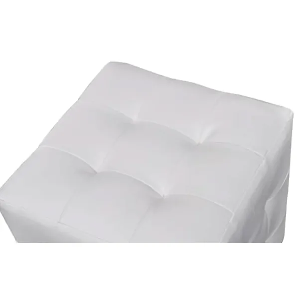 taborety-w-ksztalcie-kostek-biale