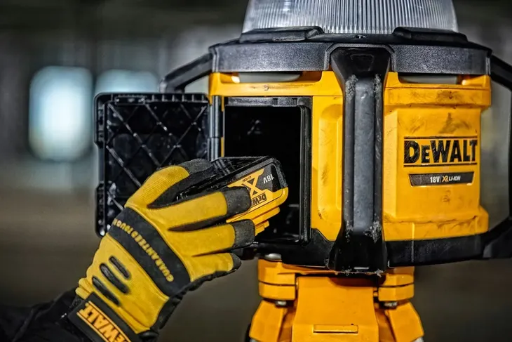 dewalt-lampa-18v-led-dcl074-stan-nowy-marka-dewalt-kod-producenta-dcl074