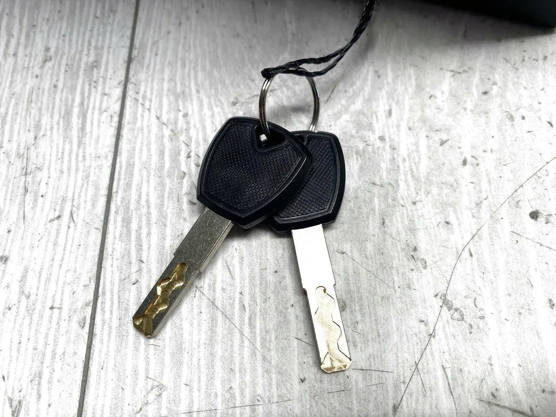 sejf-do-szuflady-amazon-basics-ds-110sam-czarny-stan-powystawowy