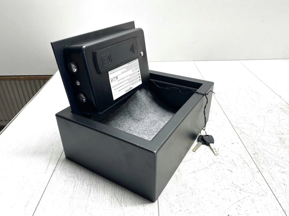 sejf-do-szuflady-amazon-basics-ds-110sam-czarny