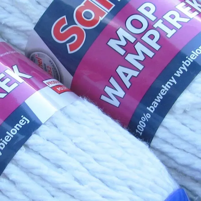 mop-sznurkowy-wampirek