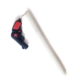 cienkopis-z-zawieszka-pistolet-rozne-kolory