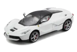 laferrari-1-43-bburago-signature-18-36902-bialy-model-wloskiego-samochodu