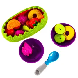 salatka-owocowa-sztuczne-jedzenie-owoce-naczynia