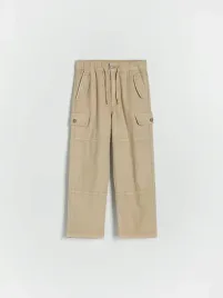 bezowe-spodnie-z-kieszeniami-reserved-140