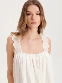 biala-bluzka-z-szerokimi-ozdobnymi-ramiaczkami-reserved-xl