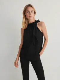 czarna-bluzka-z-ozdobnym-wiazaniem-reserved-l