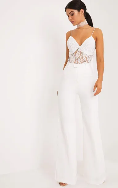 biale-proste-spodnie-materialowe-prettylittlething-s-fason-proste