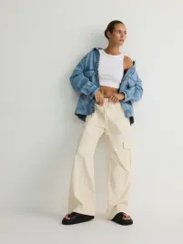 bezowe-spodnie-z-kieszeniami-cargo-reserved-s