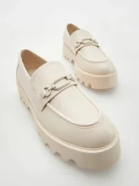 bezowe-mokasyny-na-grubej-podeszwie-reserved-39