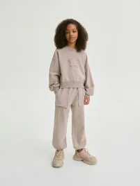 bezowe-spodnie-dresowe-z-efektem-sprania-reserved-122