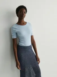 niebieska-spodnica-z-metalicznej-dzianiny-reserved-m