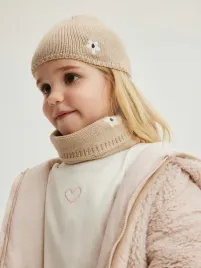 bezowa-czapka-z-haftem-reserved-50