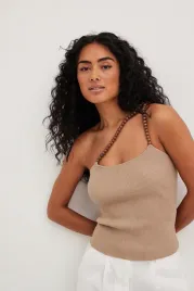 bezowa-bluzka-z-koralikami-na-kd-m