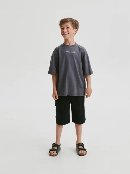 szary-t-shirt-oversize-reserved-152-marka-reserved