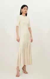 kremowa-dopasowana-sukienka-midi-z-rozkloszowanym-dolem-karen-millen-s