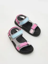 szare-sportowe-sandaly-reserved-32