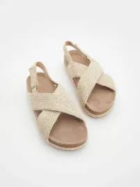 bezowe-sandaly-z-plecionymi-paskami-reserved-31