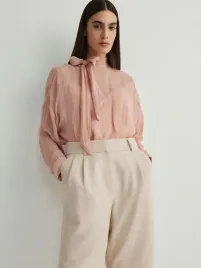 rozowa-przeswitujaca-bluzka-z-metalizowana-nicia-reserved-m