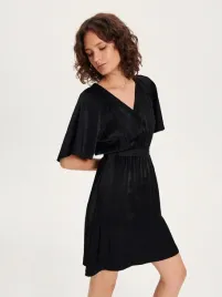 czarna-sukienka-mini-z-dekoltem-w-serek-reserved-s