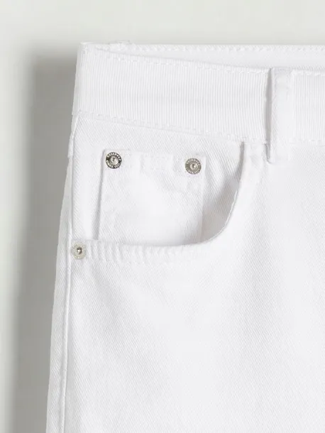 biale-spodnie-jeansowe-reserved-s-marka-reserved