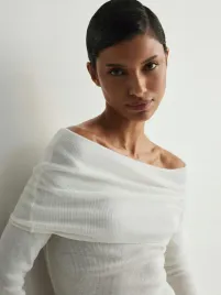 biala-bluzka-z-odkrytymi-ramionami-reserved-s